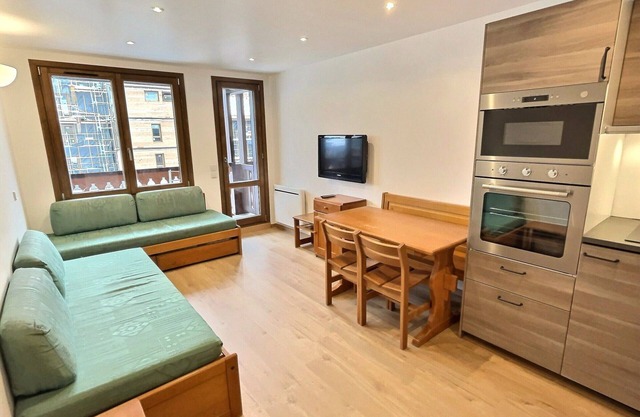 2-room apartment for 4 people 450m from slopes with balcony, TV, and pets allowed
