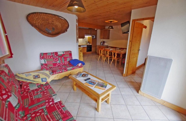 200m from ski slopes, 2nd floor, terrace, tv, ski locker, 75m², Champagny-en-Vanoise