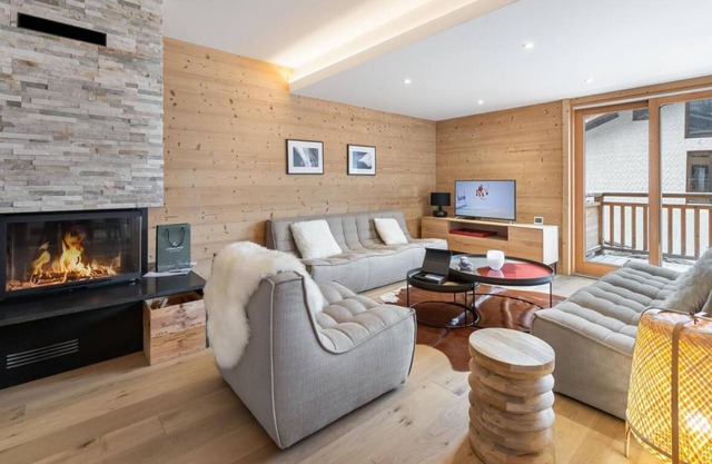 250m from ski slopes, 1st floor, terrace, fireplace or stove, parking, tv, ski locker, 104m²