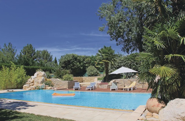 5 bedroom accommodation in Montélimar