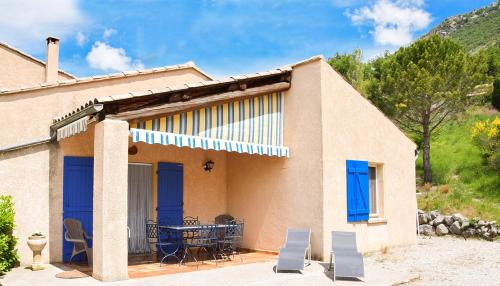 Chambres Piscine Partagee Jardin Amenage Et La Roche Sur Buis 