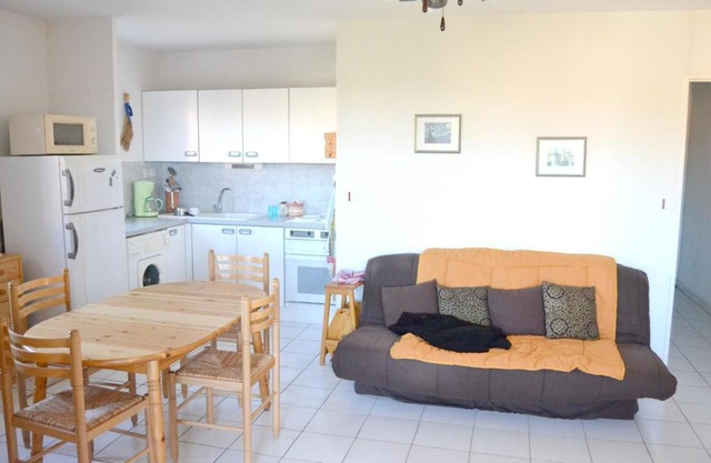 Appartement de 2 chambres a La Londe les Maures a 300 m de la plage avec jardin clos