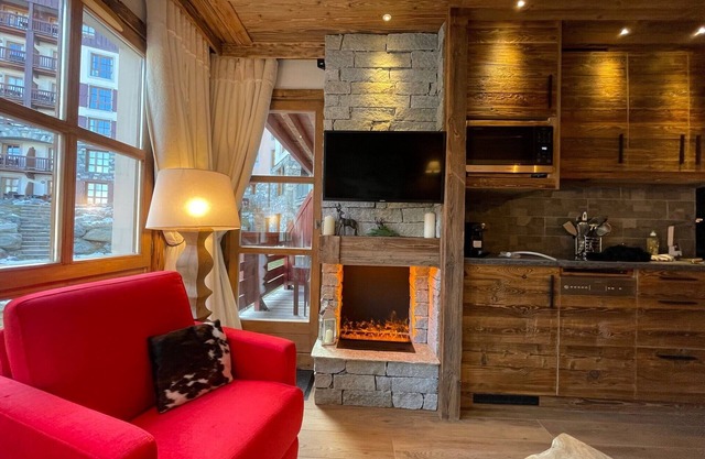 Arc 1950, luxury chalet atmosphere 2/4 people, 5 * ski-in ski-out residence with SPA