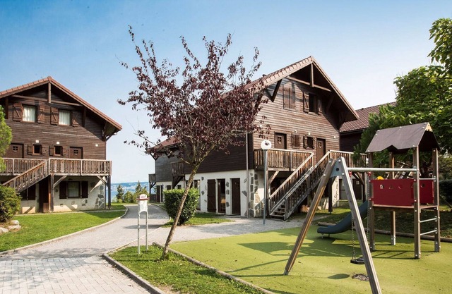 Attractive apartment on Lake Geneva side