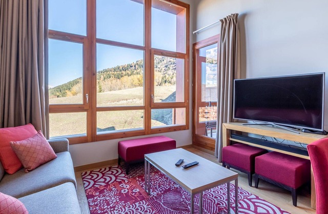 Beautiful 4-room apt with pool, spa, gym, parking and WIFI included at Arcs 1800