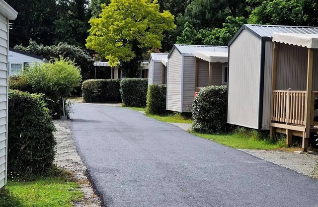 Camping Les Maisons Dans La Prairie 