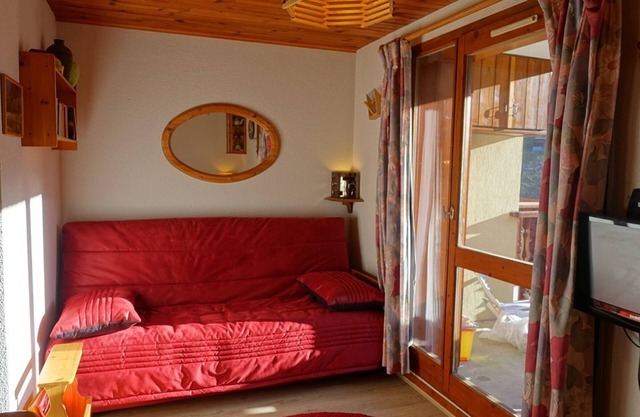 Charming 4-5 Person Apartment, Well-Equipped, Central Location, Elevator, 50m to Slopes & Shops