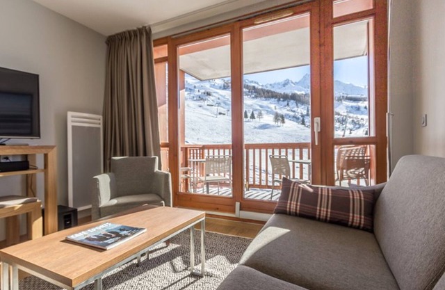 Cozy 3-bedroom apartment with pool, spa, and parking - Arcs 1800
