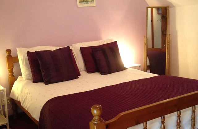 Fuchsia Cottage, Heated Swimming Pool, Free Wifi, Satellite TV, Ferry Discount