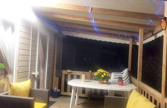 Homerez - Bungalow for 6 ppl. with shared pool and terrace at Veuzain-sur-Loire