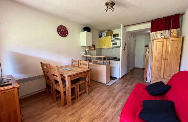 Joli T2 au pied des pistes avec garage et balcon - FR-1-165A-138