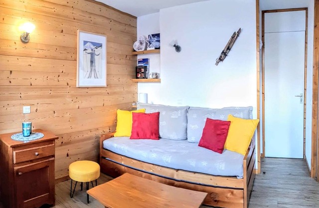 La Lauzière-Dessous 22 - Charming studio with a movable partition and a small cabin bedroom