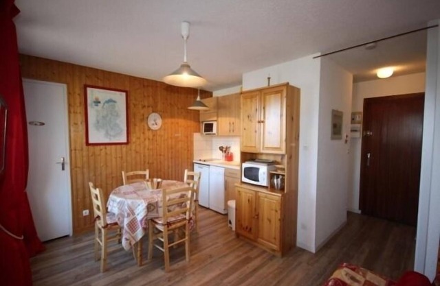 "LES SAISIES - Beautiful 2-Room Apartment for 4 People with Balcony and Mountain View"