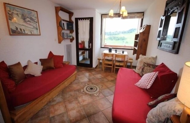 Les Saisies - Renovated studio cabin 4/5 people with south-facing terrace, pets allowed.