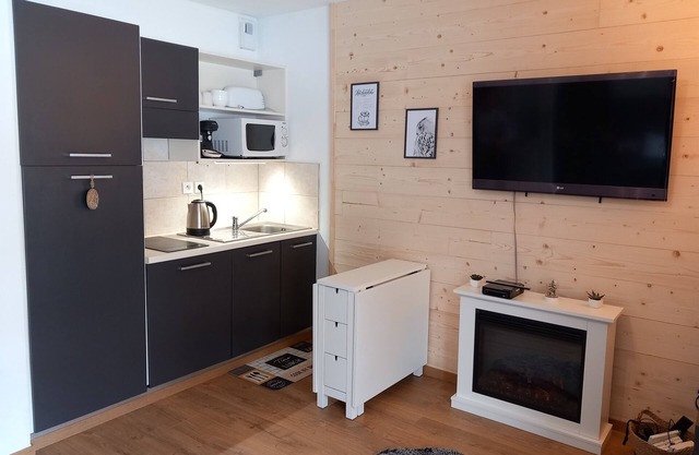Lovely studio at the foot of the slopes with heated pool.