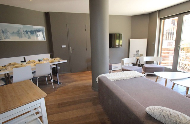Luxurious Apartment with Sauna, Jacuzzi, and Central Location in Avoriaz - Sleeps 8