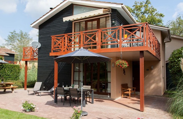 Luxurious detached villa in a nature reserve with a castle