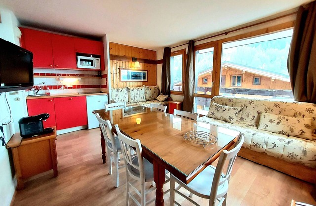 Plagne 1800 - Cozy 1BR Apartment with Balcony, Ski Locker, Parking, Near Shops