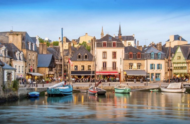 RARE - Beautiful 2P of 50M2 with large Terrace on the Port of ST Goustan-Auray