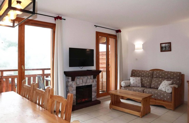 Renovated duplex with pool, WiFi, pets allowed in Les Orres