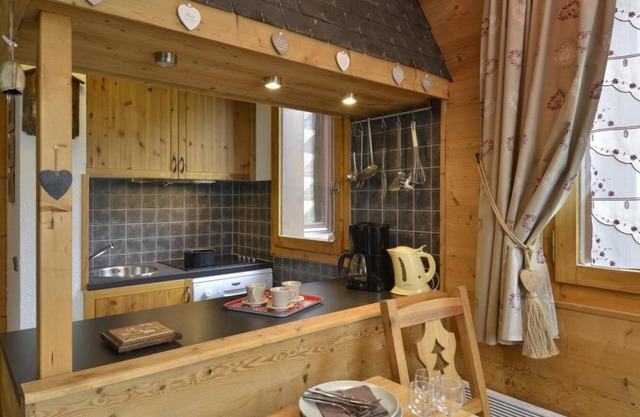 Ski-in/ski-out & foot of the slopes, 2nd floor, view ski slopes, balcony, tv, 35m², La Plagne