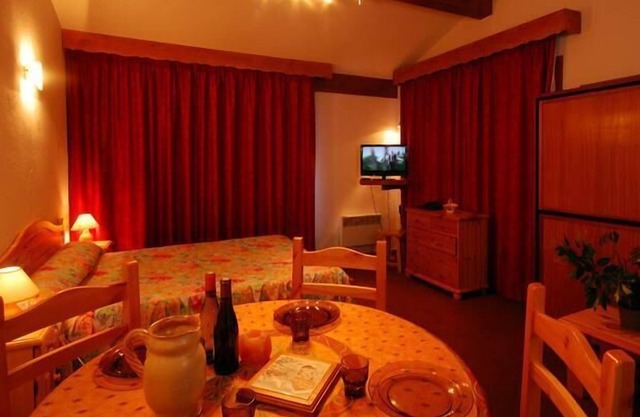 Studio-Comfort-Ensuite with Shower-Balcony-Vue Montagne 2 adlt 2 enf