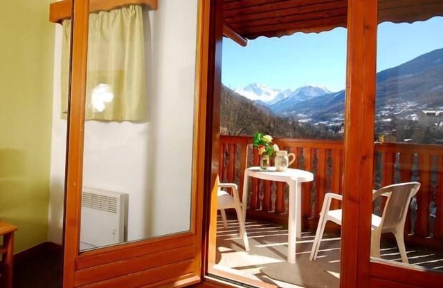 Studio-Comfort-Ensuite with Bath-Balcony-Vue Vanoise