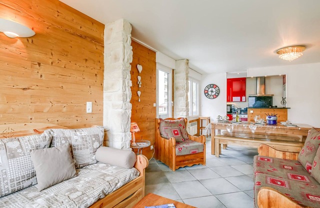 Tignes - Cozy 3-room apartment, sleeps 8, ski-in/ski-out, close to shops, WiFi
