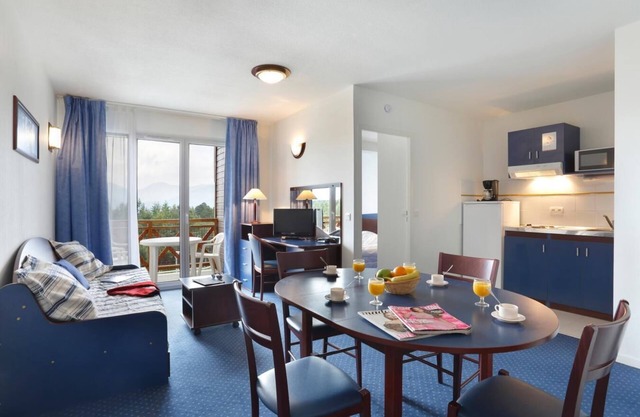 Wifi, 100m from resort center, fitness, terrace, balcony, tv, ski locker, 50m², Pyrénées 2000