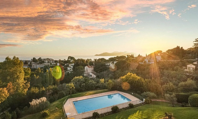 La Croix des Gardes Apartment | 1 bedroom gorgeous apartment in Cannes
