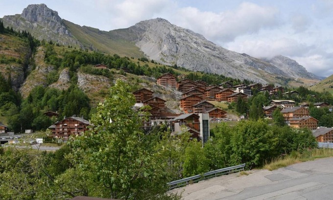 Le Chinaillon Apartment | 100m from ski slopes, Ground floor, view village, balcony, parking, tv, 45m², Le Grand Bornand