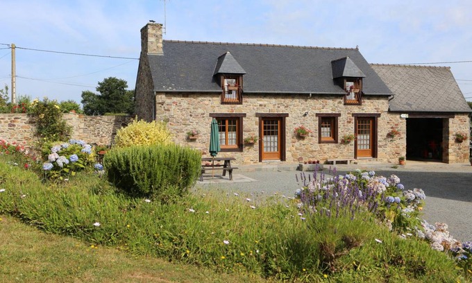 Pledeliac House | 102 m² Gîte ∙ 3 bedrooms ∙ 5 guests