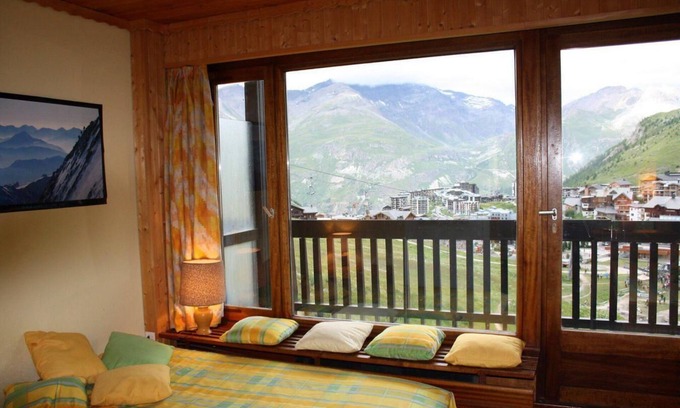 Tignes le Lac Apartment | 10m from ski slopes, 3rd floor, view lake, balcony, tv, ski locker, 70m², Tignes