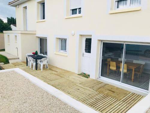 Chasseneuil-du-Poitou House | 120 m² House ∙ 4 bedrooms ∙ 8 guests