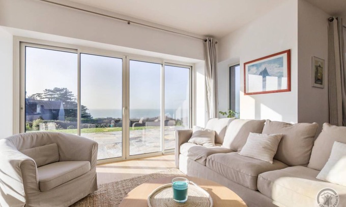 Carolles House | 166 m² Gîte ∙ 4 bedrooms ∙ 8 guests