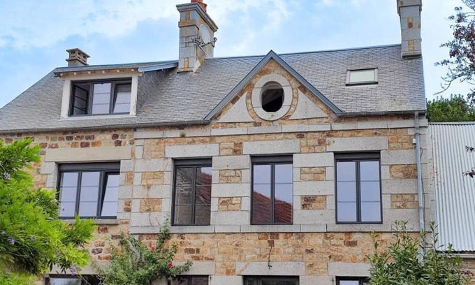 Dragey-Ronthon Cottage | 170 m² Cabin ∙ 6 bedrooms ∙ 12 guests