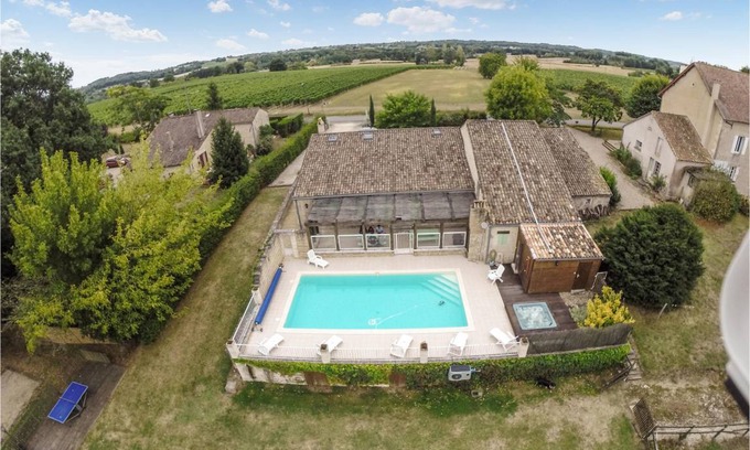 Saint-Meard-de-Gurcon House | 184 m² House ∙ 5 bedrooms ∙ 12 guests