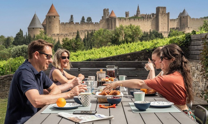 Carcassonne Villa | 200 meters from the Cité, luxury 2jacuzzis villa and heated swimming pool