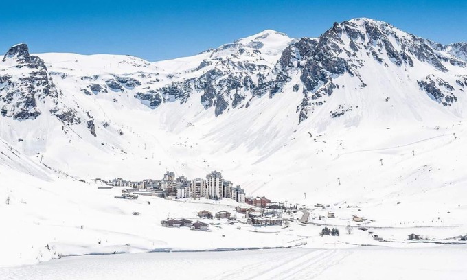 Tignes le Lac Apartment | 200m from ski slopes, 6th floor, view mountain/lake, balcony, tv, ski locker, 64m², Tignes