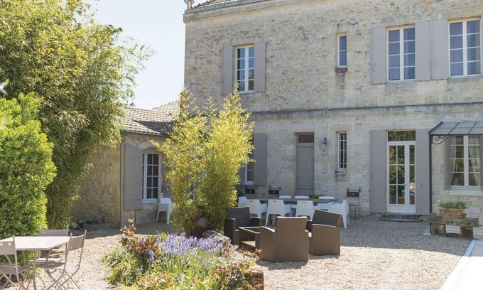 Moulis-en-Medoc Bed & Breakfast | 220 m² Bed and breakfast ∙ 8 guests