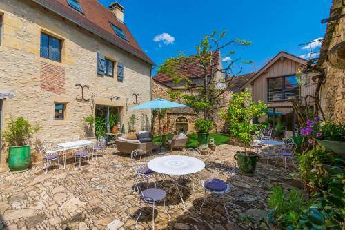 Saint-Leon-sur-Vezere House | 240 m² House ∙ 5 bedrooms ∙ 12 guests