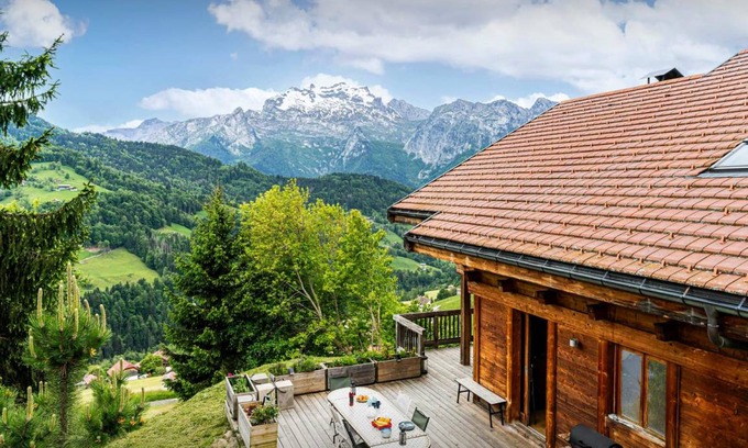 Manigod Ski Chalet | 260 m² Chalet ∙ 8 bedrooms ∙ 15 guests