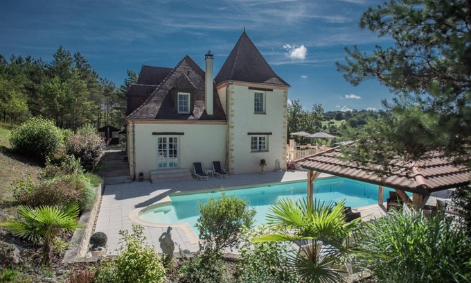 Monplaisant House | 320 m² House ∙ 7 bedrooms ∙ 15 guests