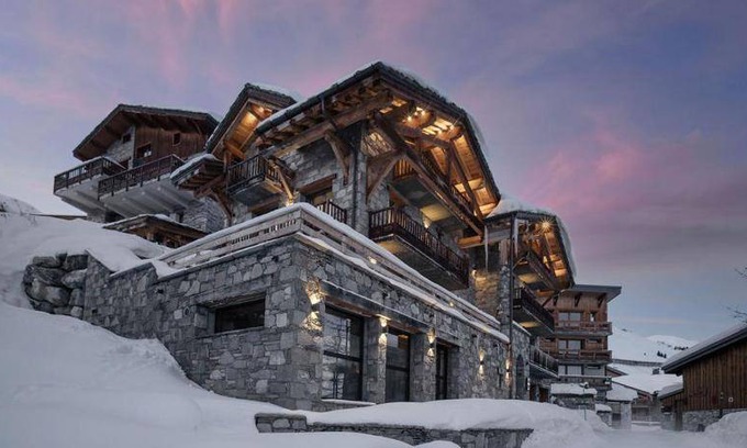 Les Almes Ski Chalet | 450 m² Chalet ∙ 8 bedrooms ∙ 19 guests