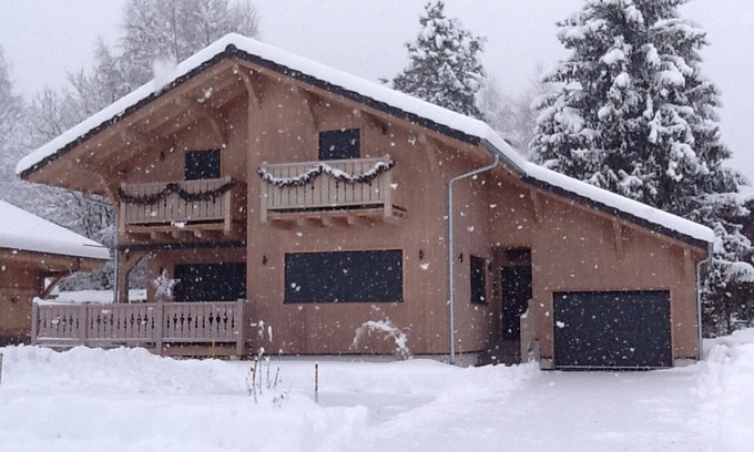 Samoens Ski Chalet | 50m from the ski bus, slopes 5min, 4 * Family Chalet with parking and Wifi