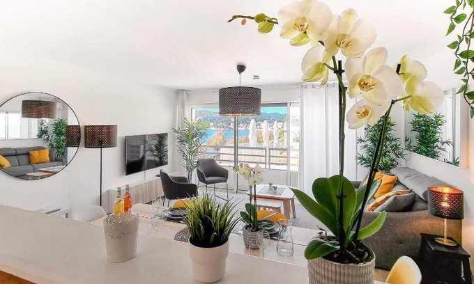 Les Sablettes Apartment | 57 m² Apartment ∙ 2 bedrooms ∙ 7 guests