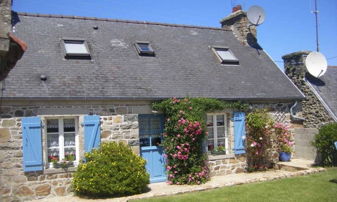 Plougrescant House | 70 m² Gîte ∙ 3 bedrooms ∙ 4 guests