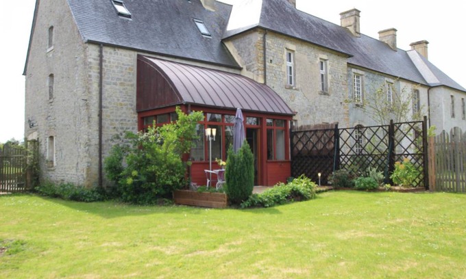 Sainte-Mere-Eglise House | 90 m² Gîte ∙ 2 bedrooms ∙ 4 guests