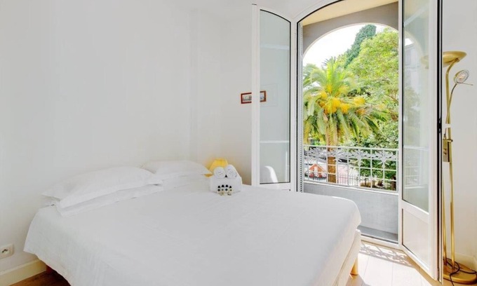 Carre d'Or Apartment | A beautiful apartment tastefully decorated .