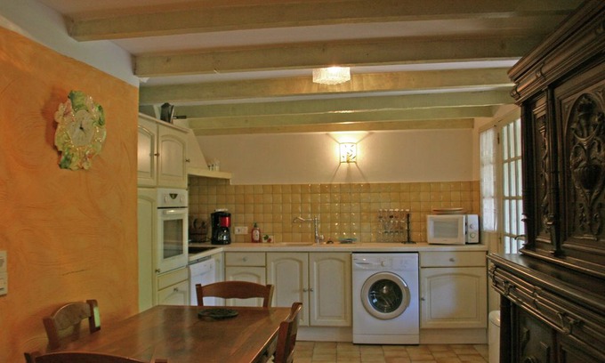 Barjols Cottage | Alluring Cottage in Barjols with Roofed Terrace